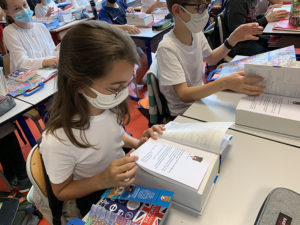 Remise de dictionnaires aux CM2